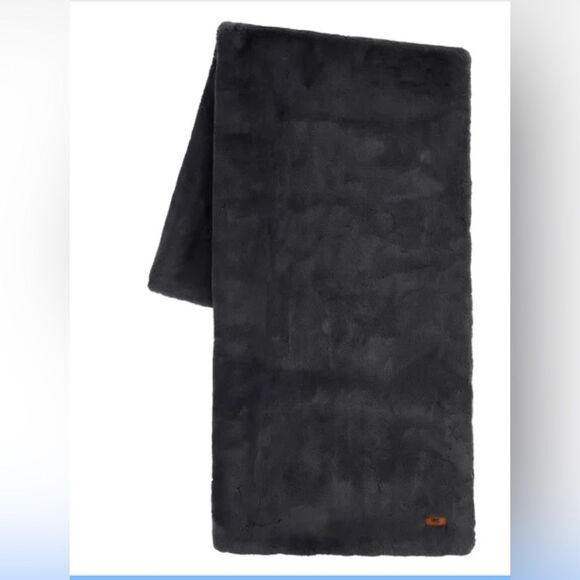 Brand new!!! FRYE Luxe Faux Fur Throw Grey Color - Picture 3 of 4